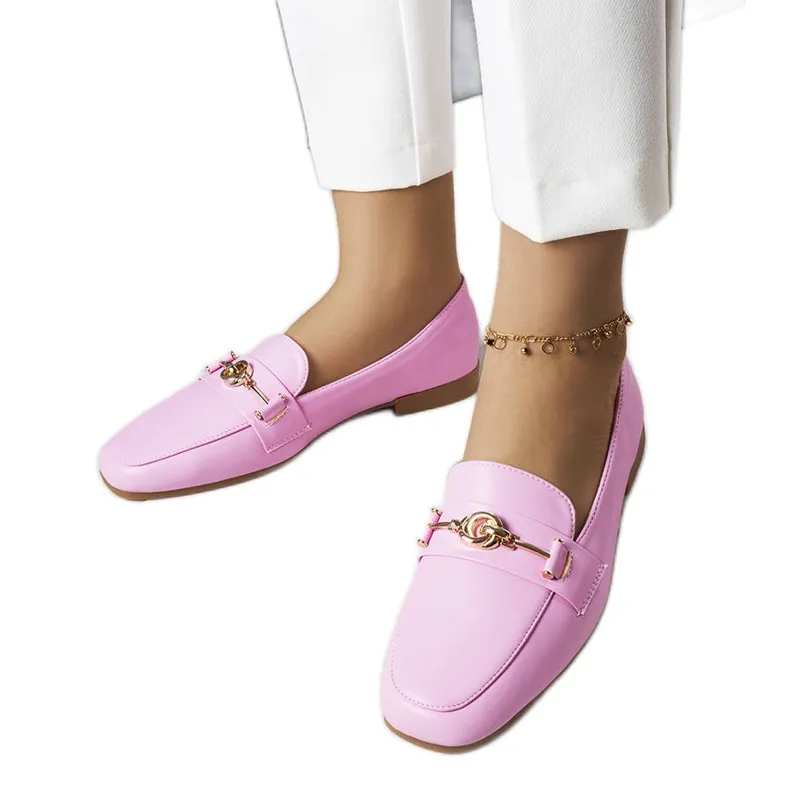 Roze instappers met gouden versiering van Mercier